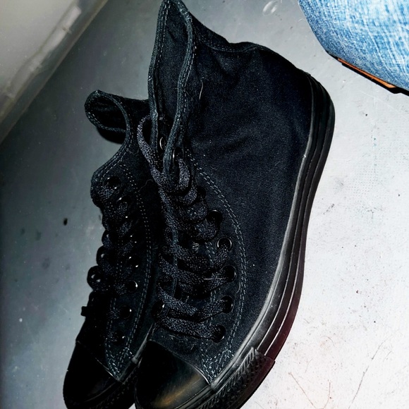 Converse - Picture 2 of 4